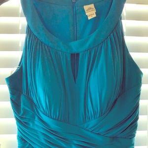 Beautiful dress, perfect for a wedding or picnic!